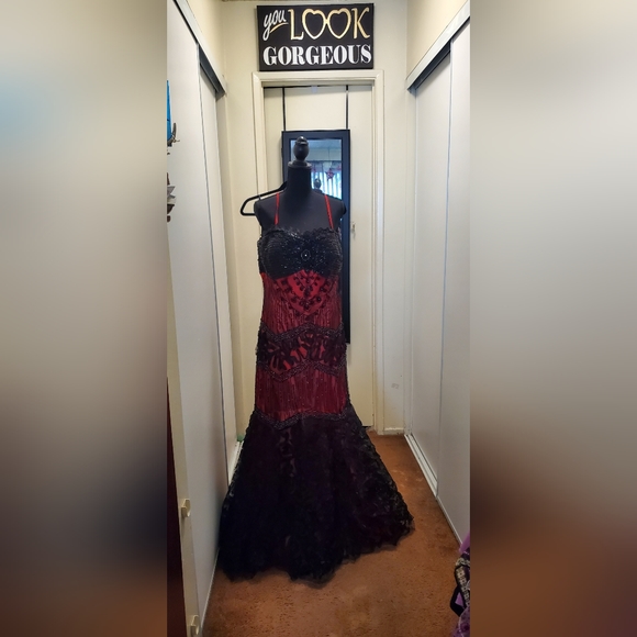 Eureka vintage red/black beaded dress . Size 2xx - 12-14 - Picture 2 of 5